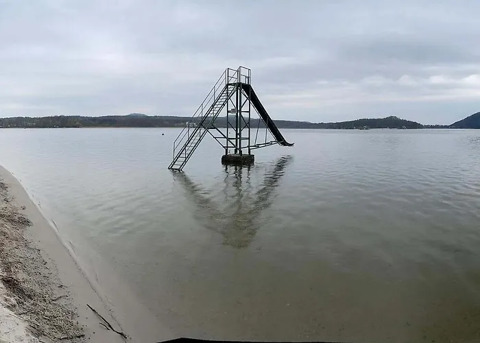 シャレー U Davida Machovo Jezero